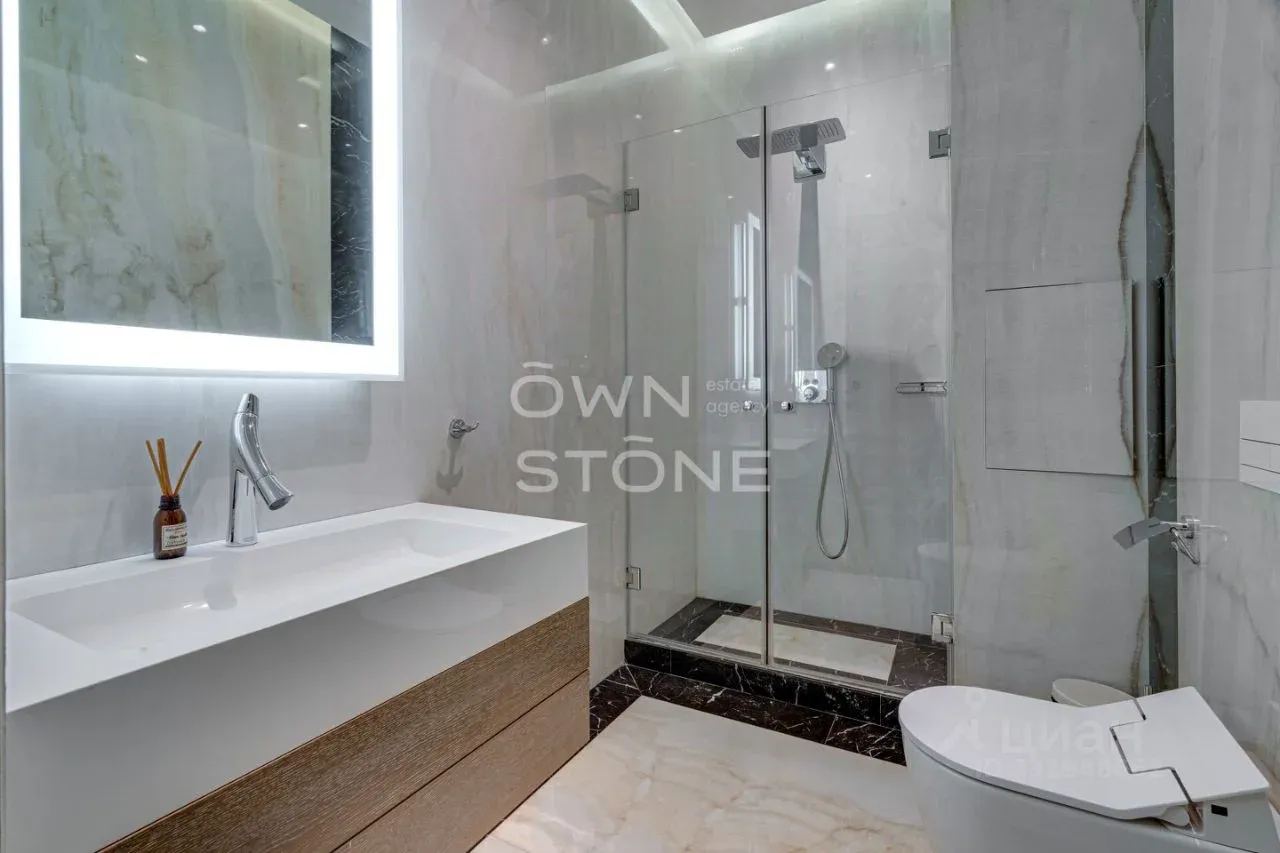 5-комн. квартира, 250 м²