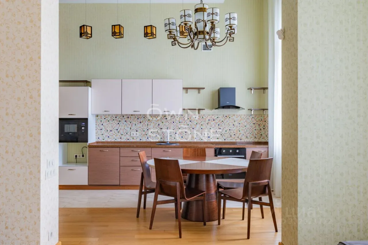 2-комн. квартира, 100 м²