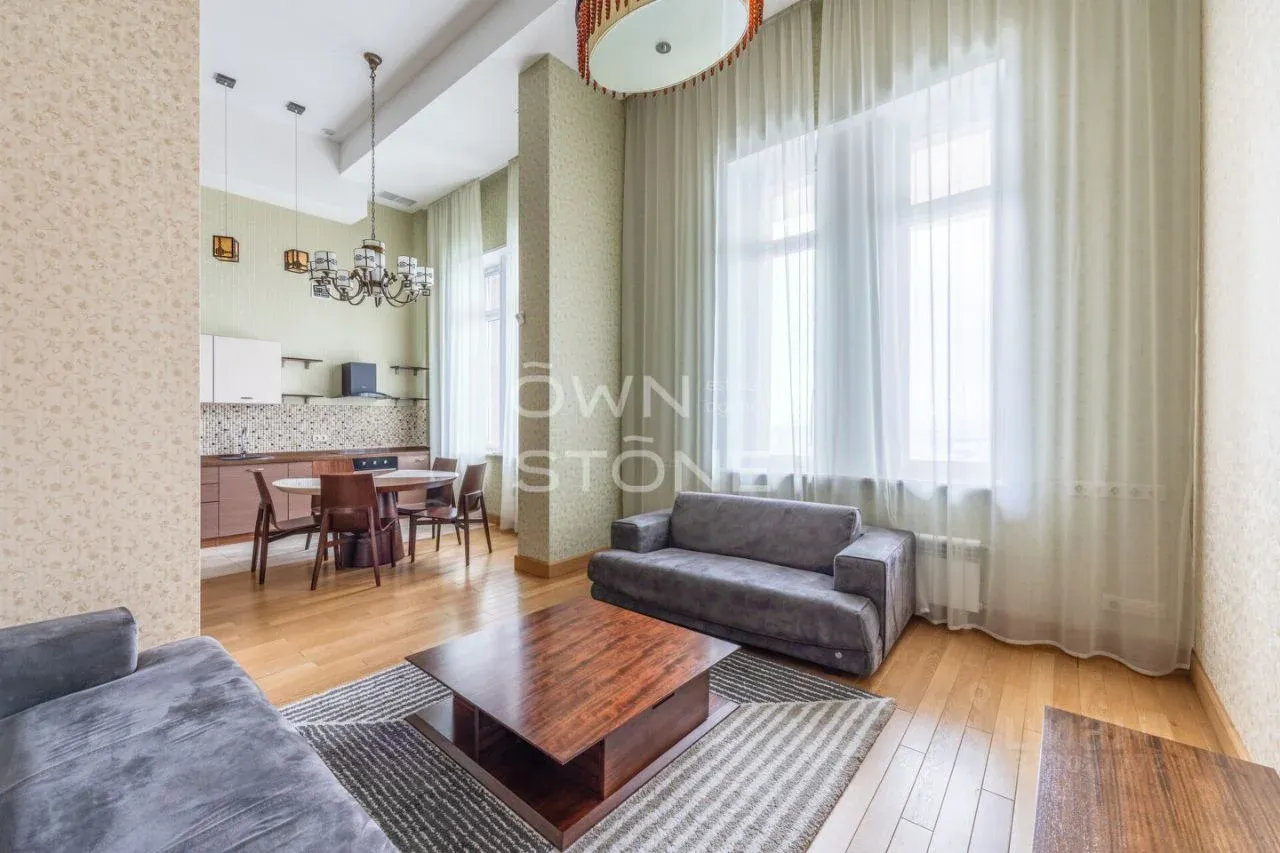 2-комн. квартира, 100 м²