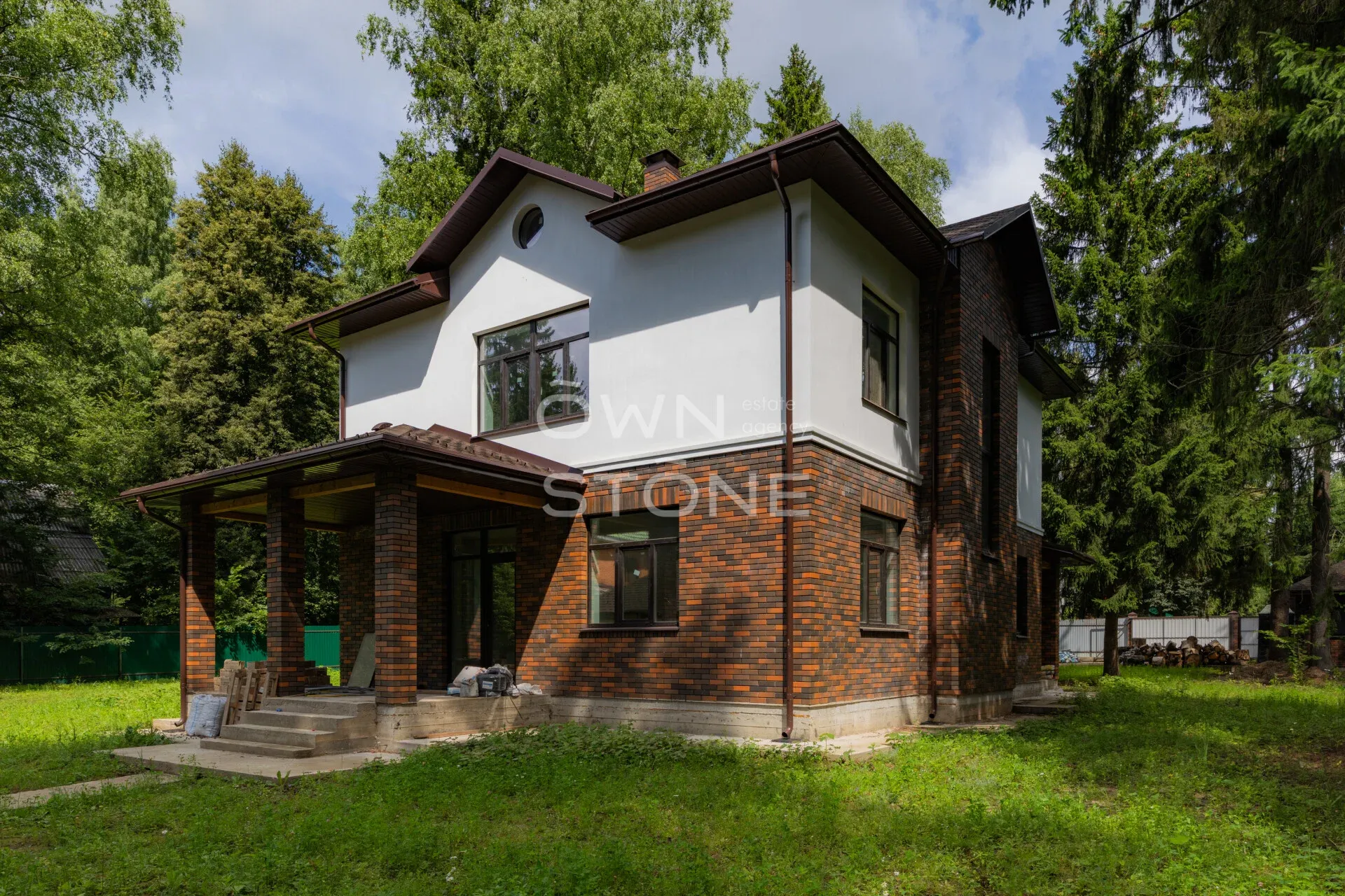 Дом 223 кв м в п. Фрунзевец 28 км Киевское шоссе