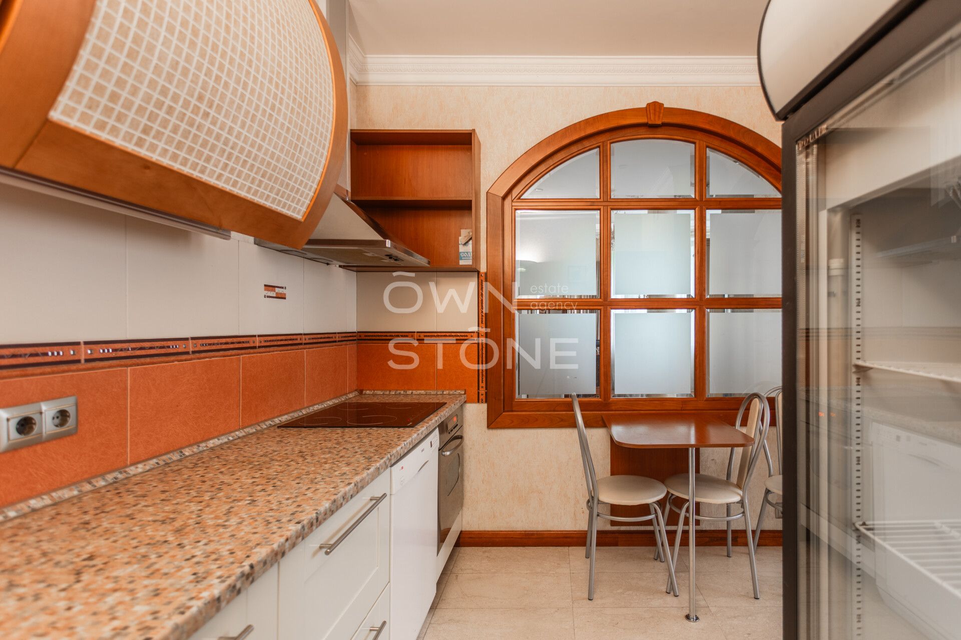 4-комнатная, 190 м² — 450 000 ₽