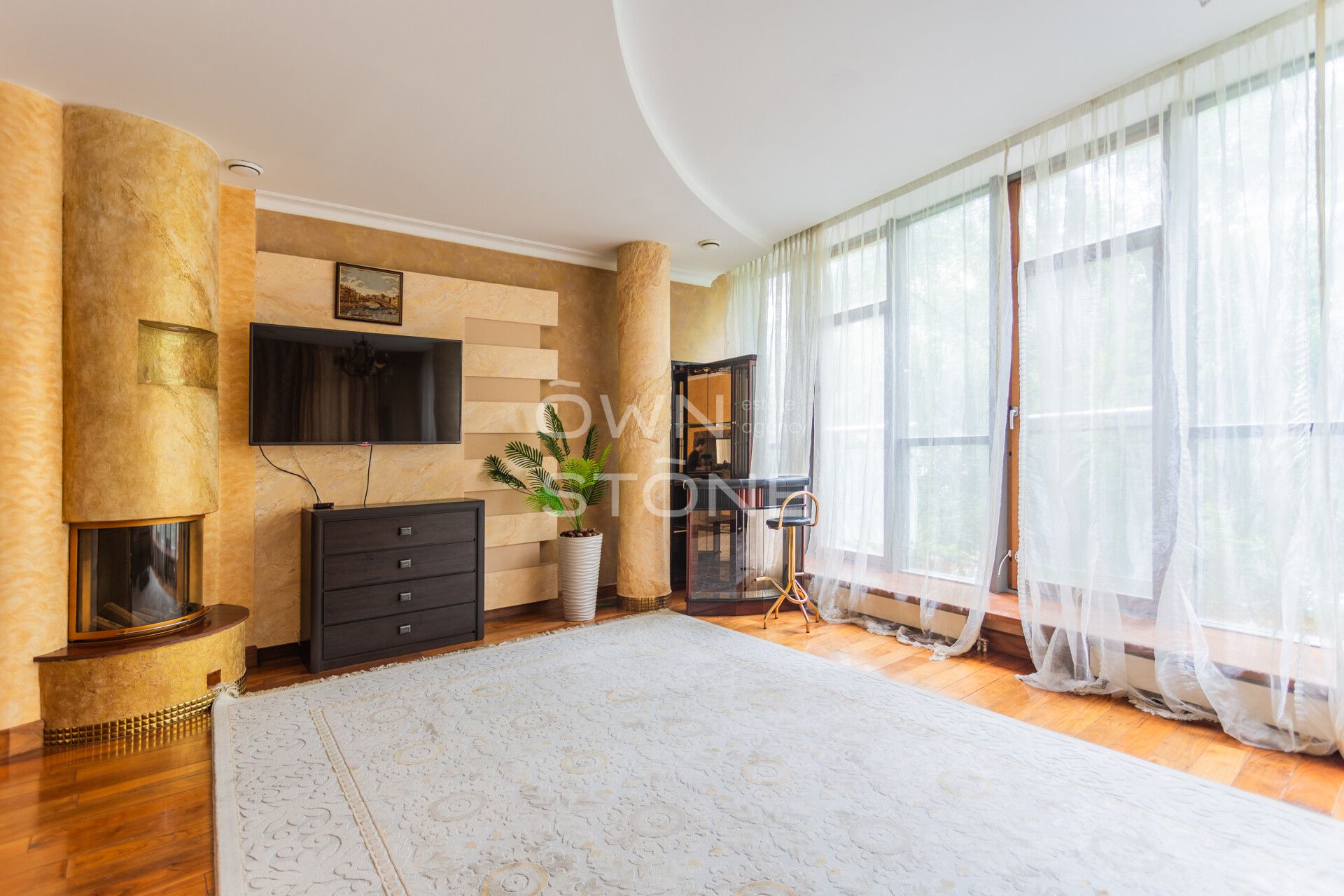 4-комнатная, 188 м² — 450 000 ₽