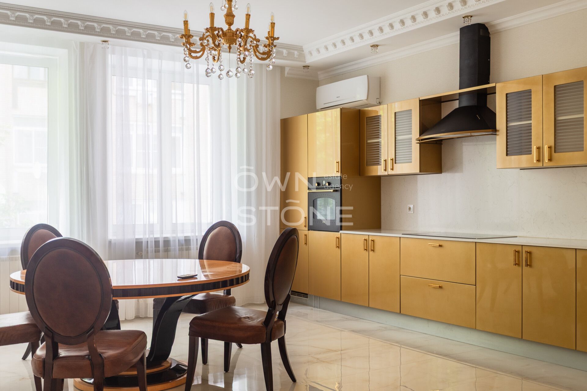3-комнатная, 140 м² — 280 000 ₽