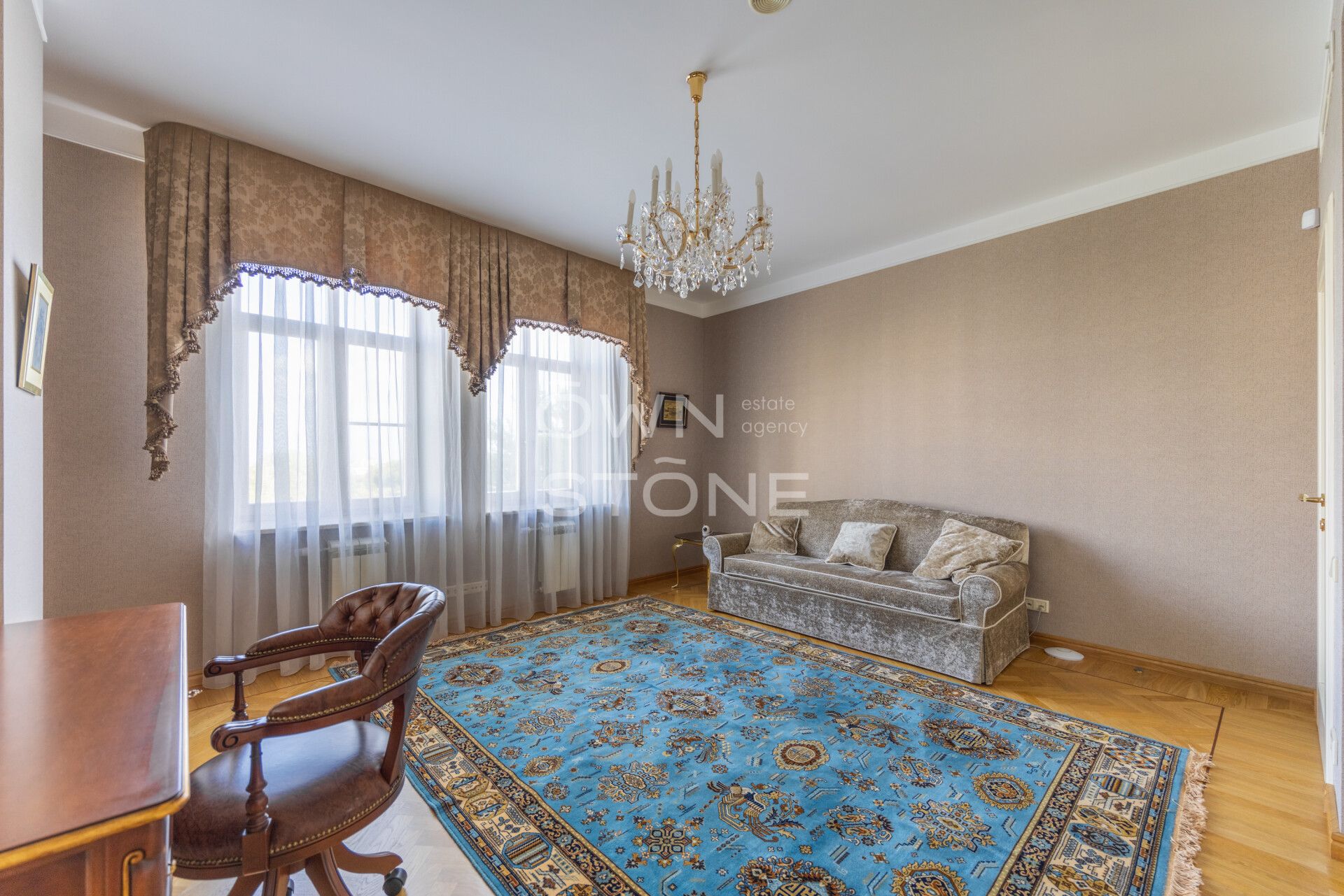 4-комнатная, 250 м² — 500 000 ₽