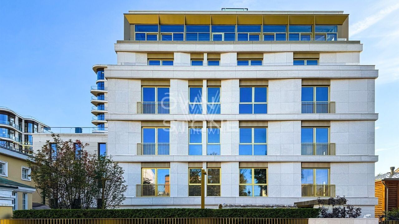 3-комнатная, 180 м² — 575 360 000 ₽