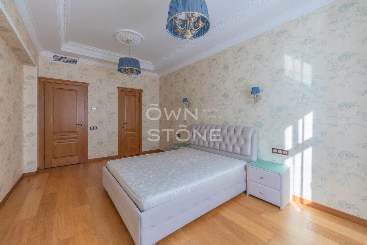 4-комнатная, 176 м² — 470 000 ₽