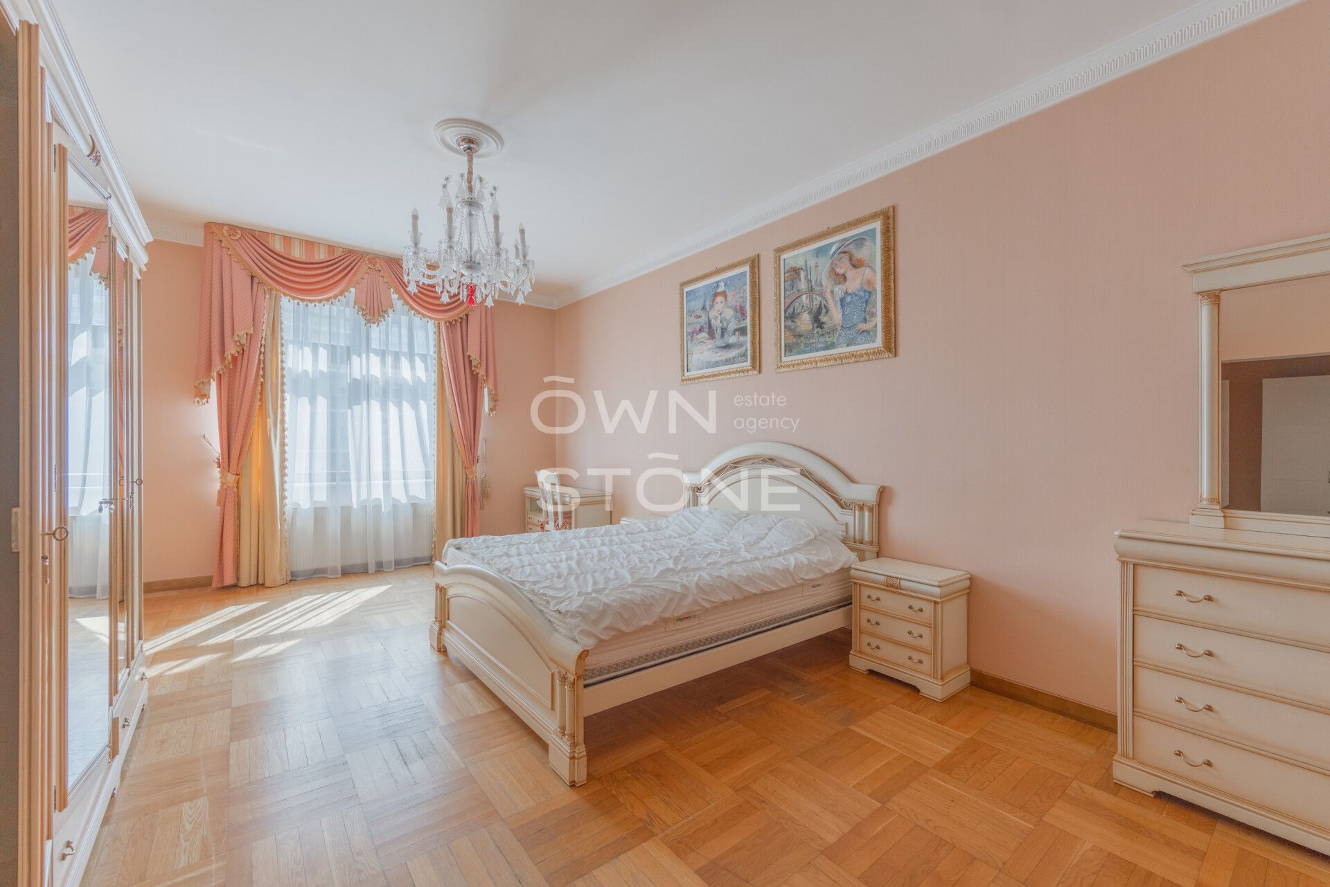 4-комнатная, 260 м² — 460 000 ₽