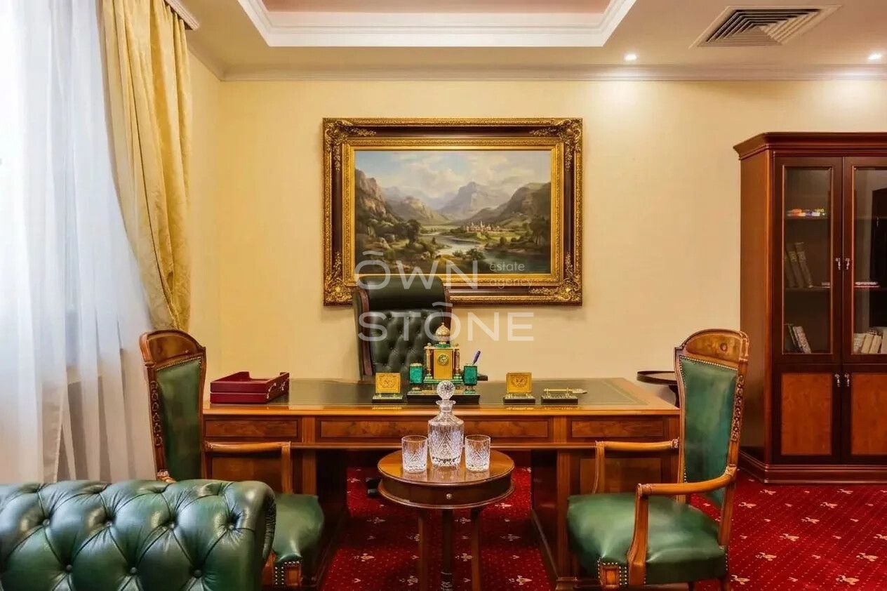 Студия, 300 м² — 2 500 000 ₽