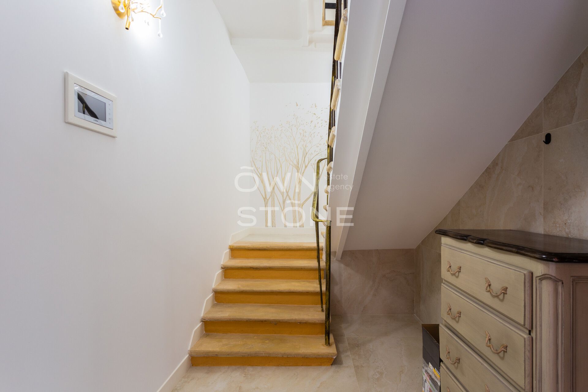 3-комнатная, 170 м² — 450 000 ₽