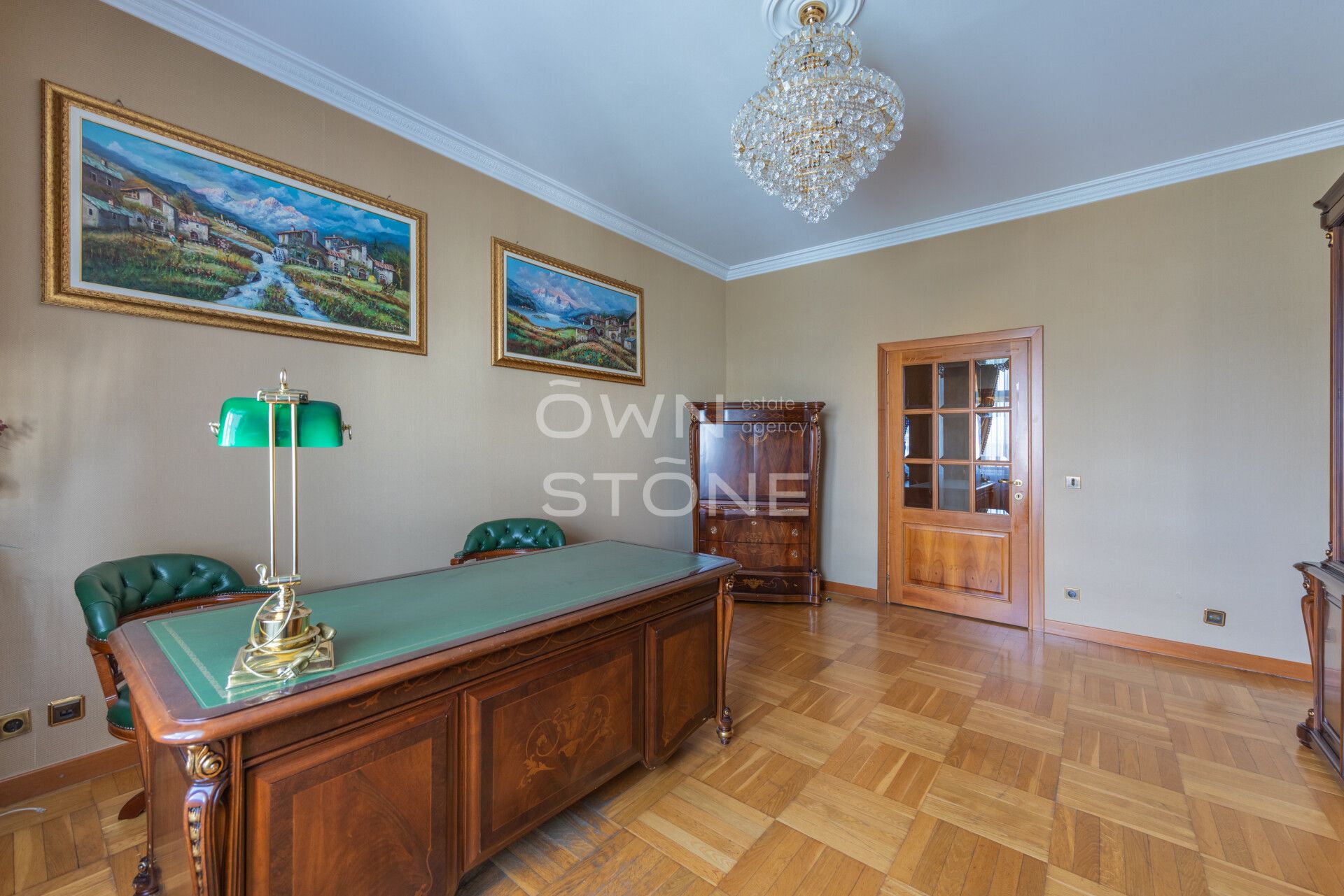 4-комнатная, 260 м² — 460 000 ₽