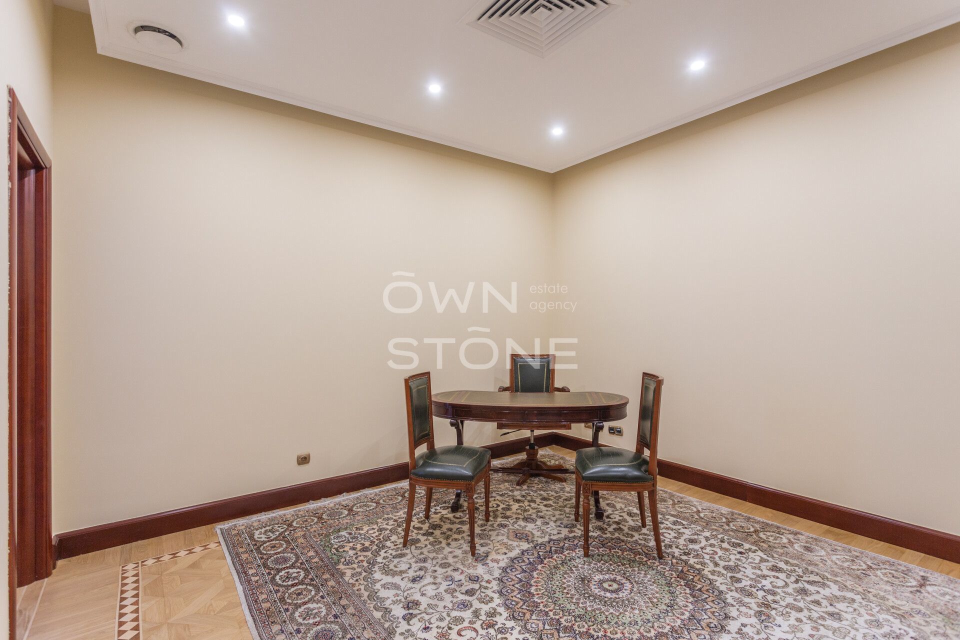 Студия, 300 м² — 2 500 000 ₽