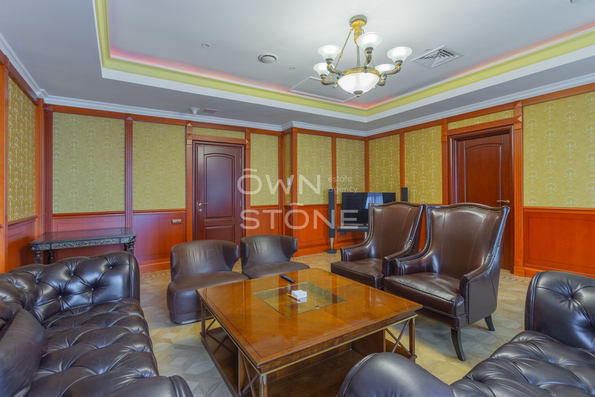 Студия, 300 м² — 2 500 000 ₽