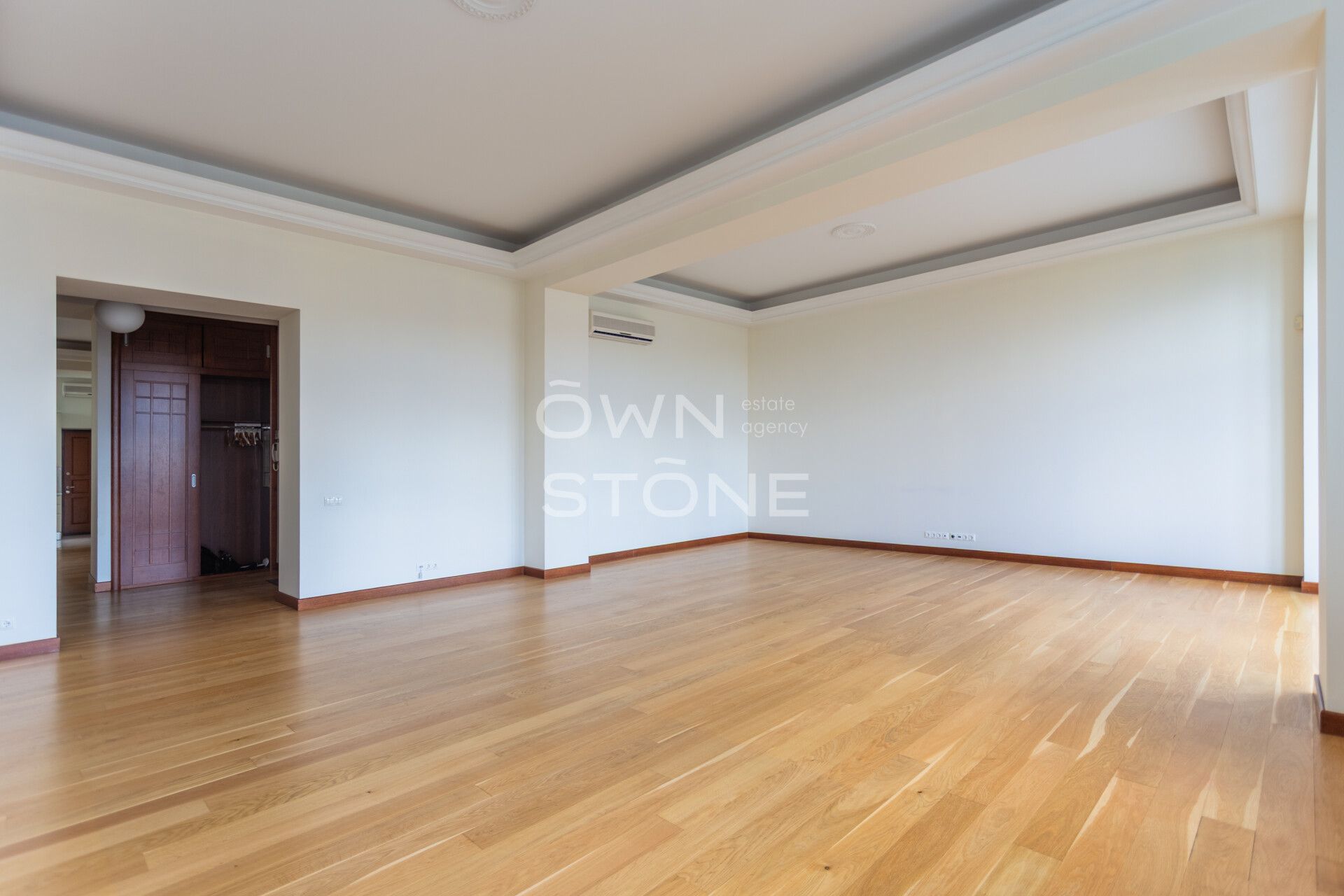 5-комнатная, 220 м² — 450 000 ₽