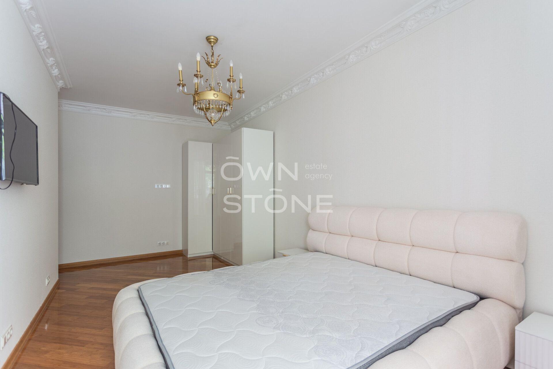 3-комнатная, 140 м² — 280 000 ₽