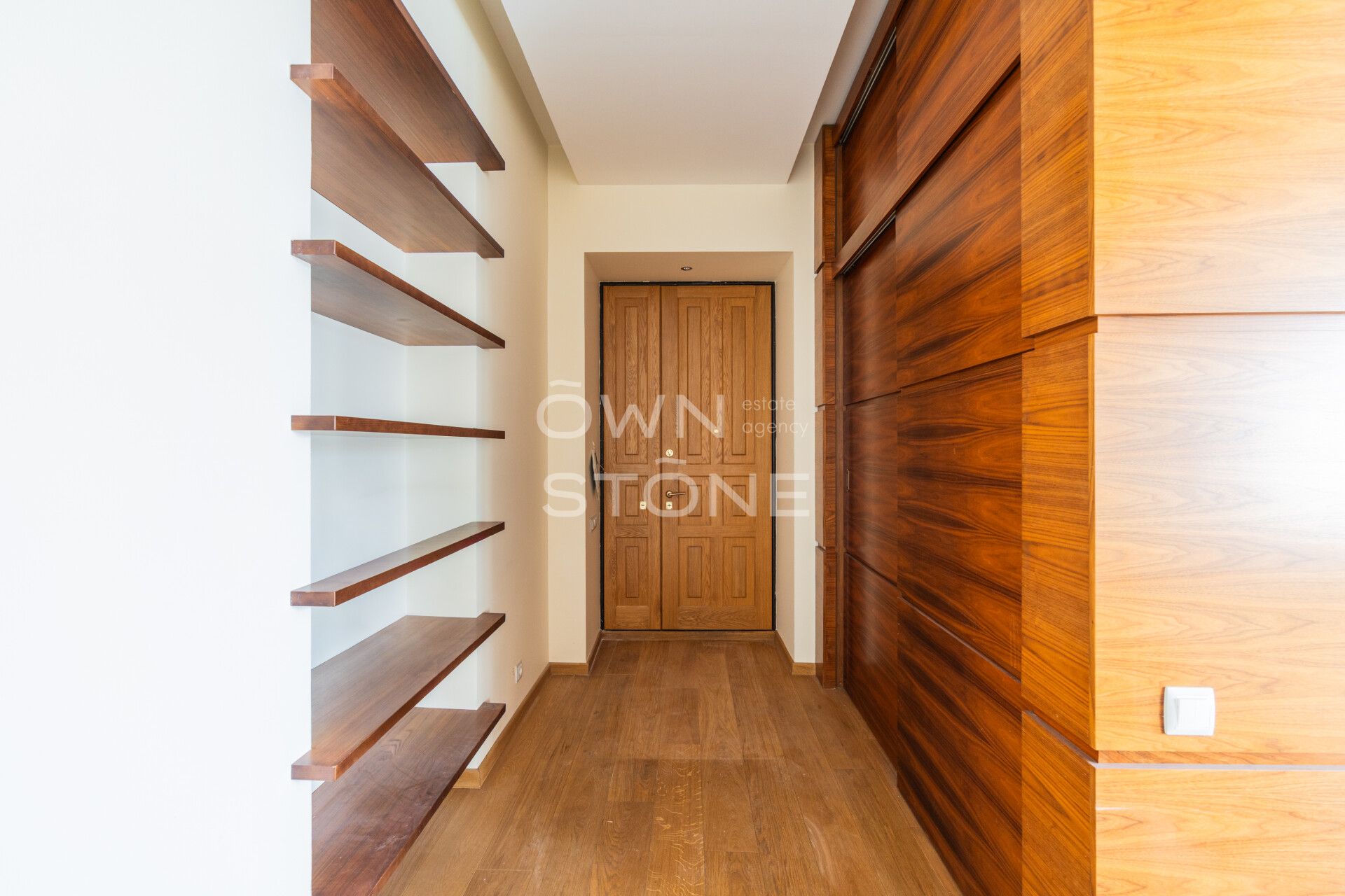 3-комнатная, 135 м² — 450 000 ₽