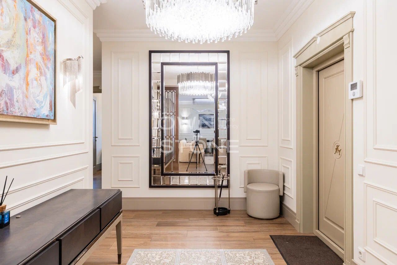 4-комнатная, 180 м² — 1 100 000 ₽