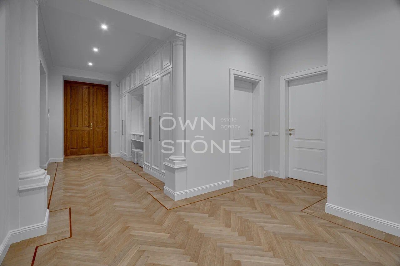 6-комнатная, 335 м² — 1 700 000 ₽
