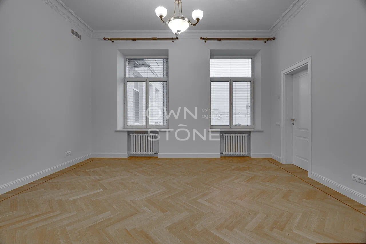 6-комнатная, 335 м² — 1 700 000 ₽