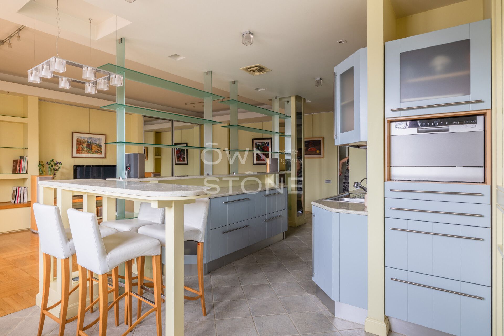 3-комнатная, 126 м² — 240 000 ₽
