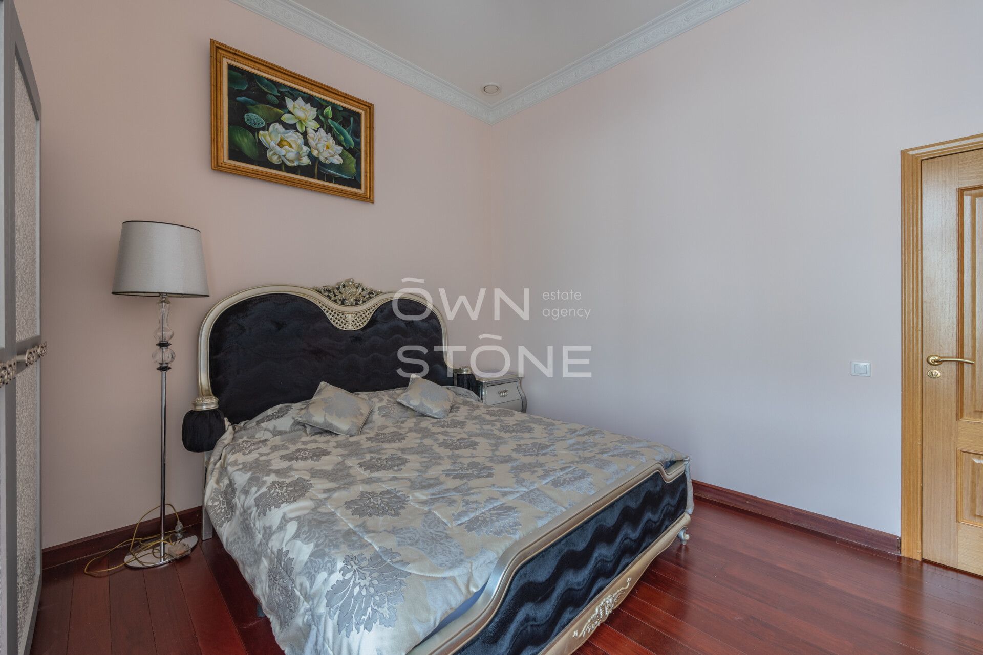 4-комнатная, 180 м² — 400 000 ₽