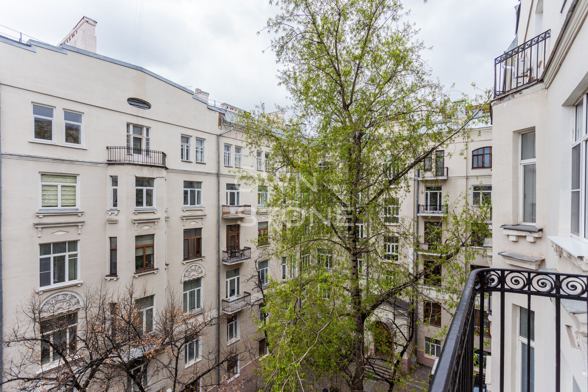 6-комнатная, 335 м² — 1 700 000 ₽