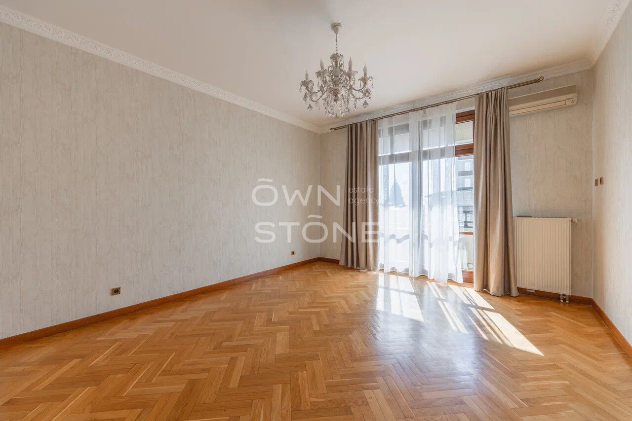 3-комнатная, 173 м² — 450 000 ₽