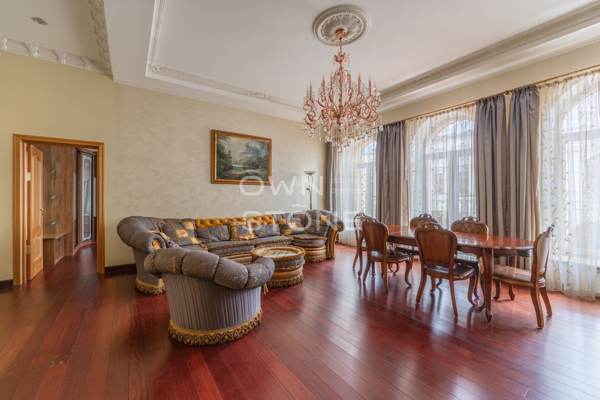 4-комнатная, 180 м² — 400 000 ₽