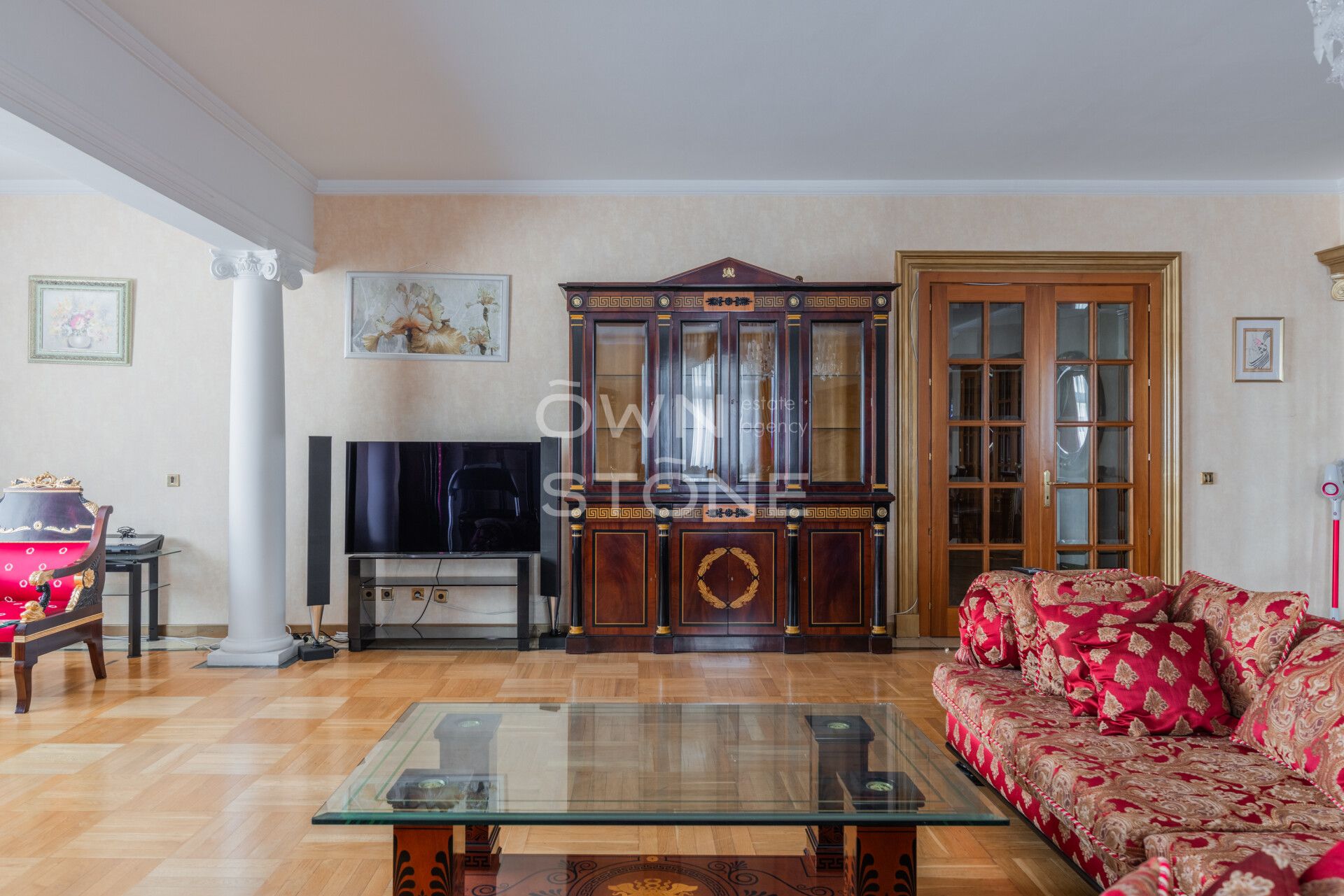 4-комнатная, 260 м² — 460 000 ₽