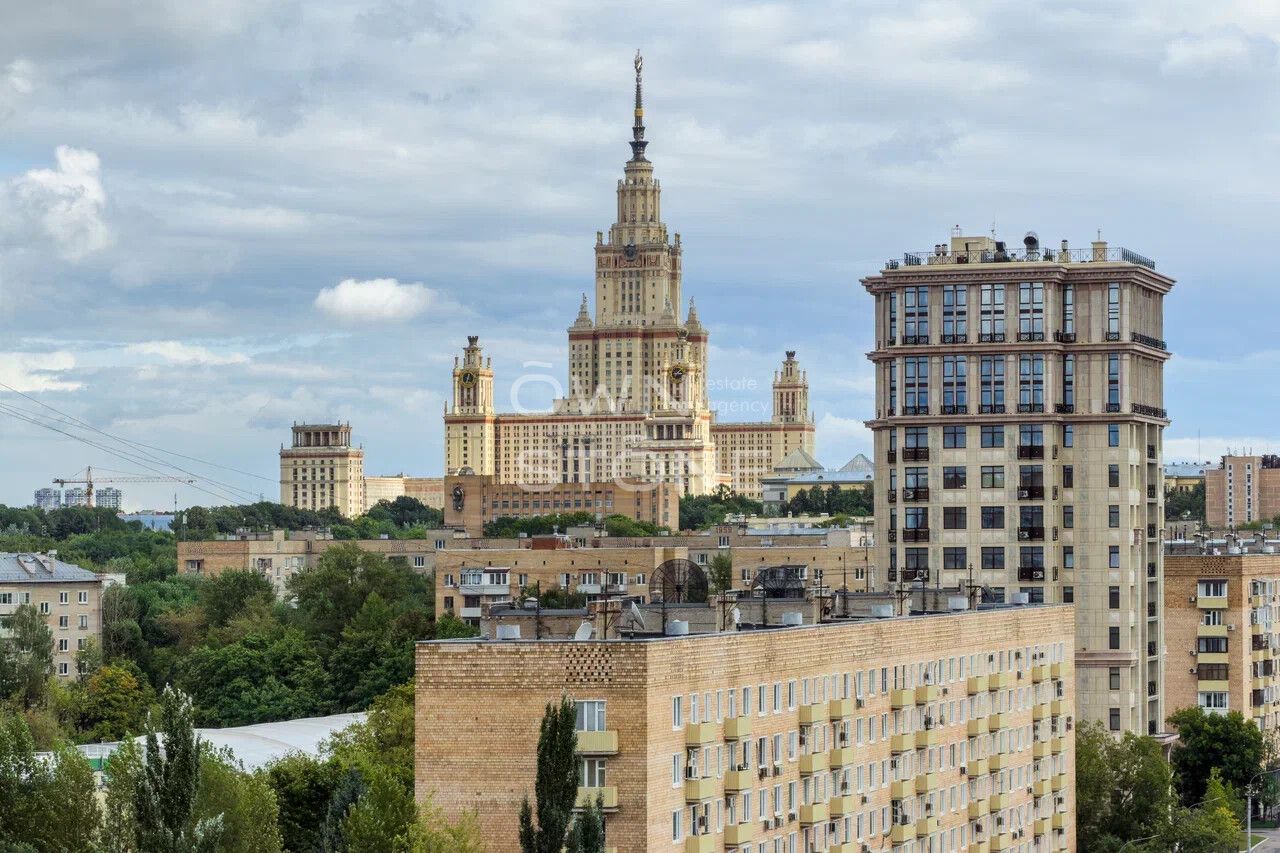 Вид на МГУ.  Возможна регистрация.