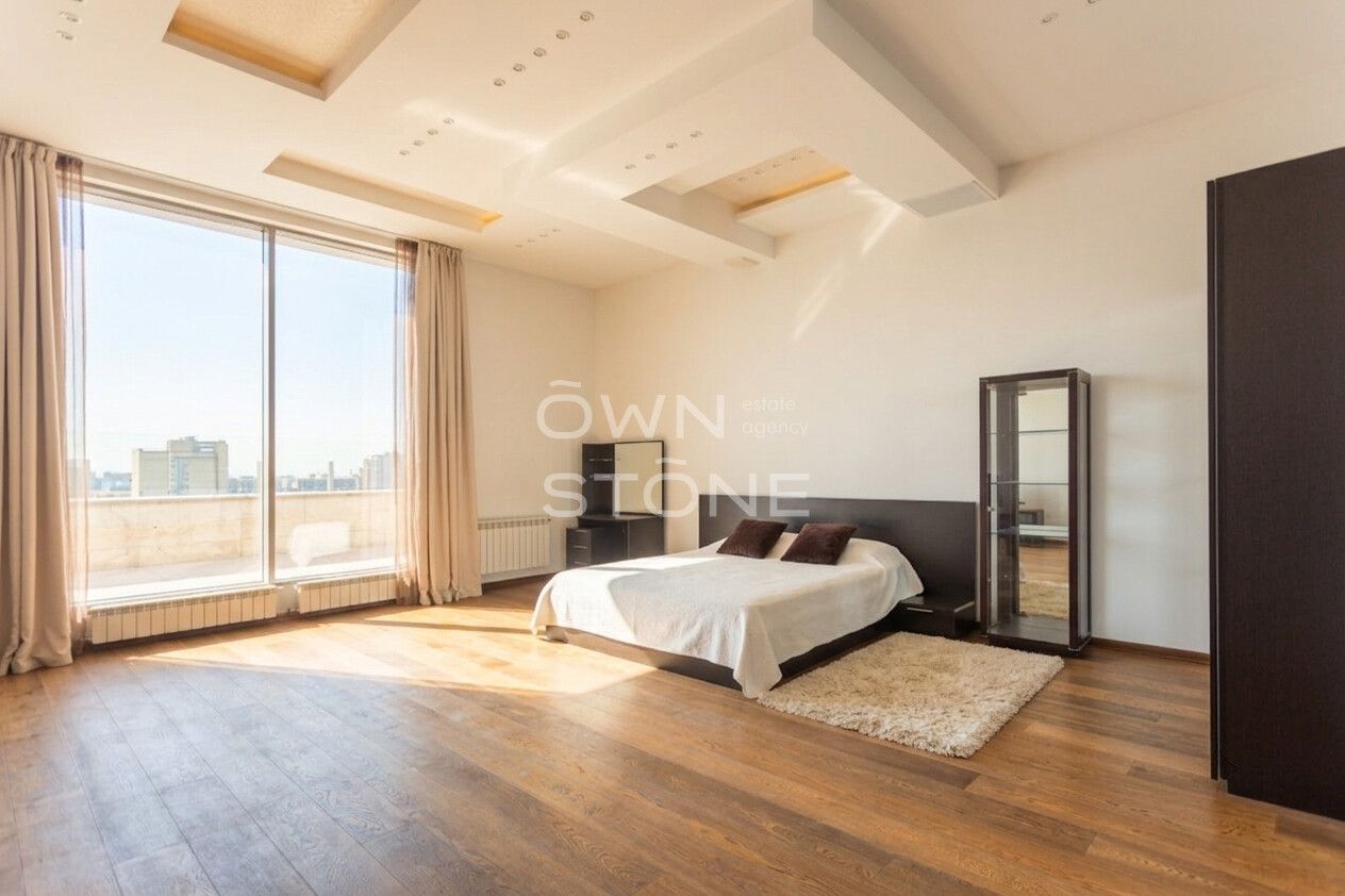 5-комнатная, 286 м² — 900 000 ₽