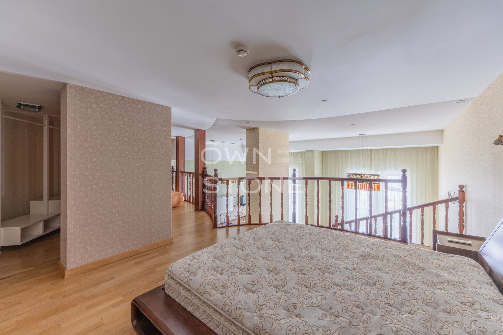 2-комнатная, 100 м² — 215 000 ₽