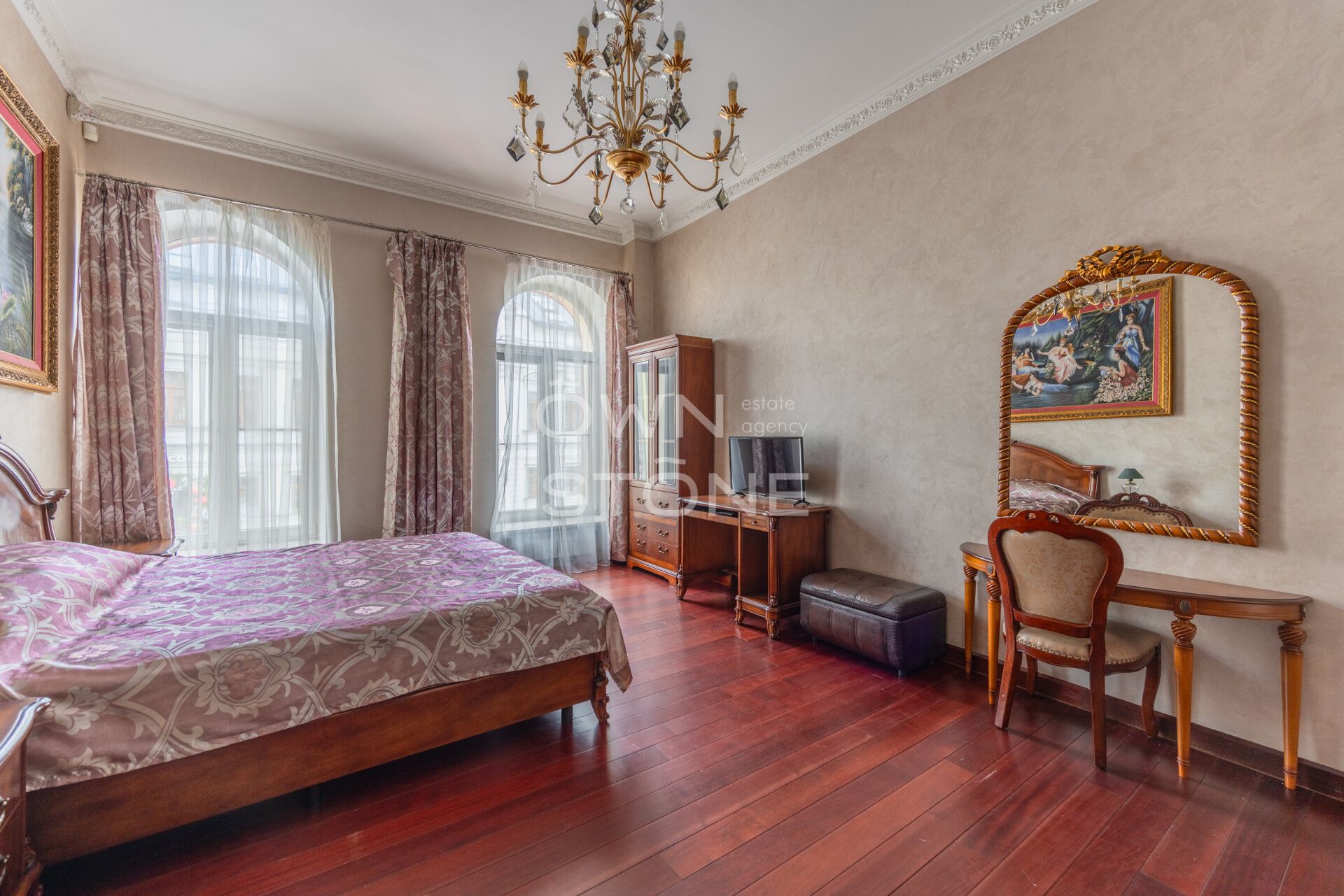 4-комнатная, 180 м² — 400 000 ₽