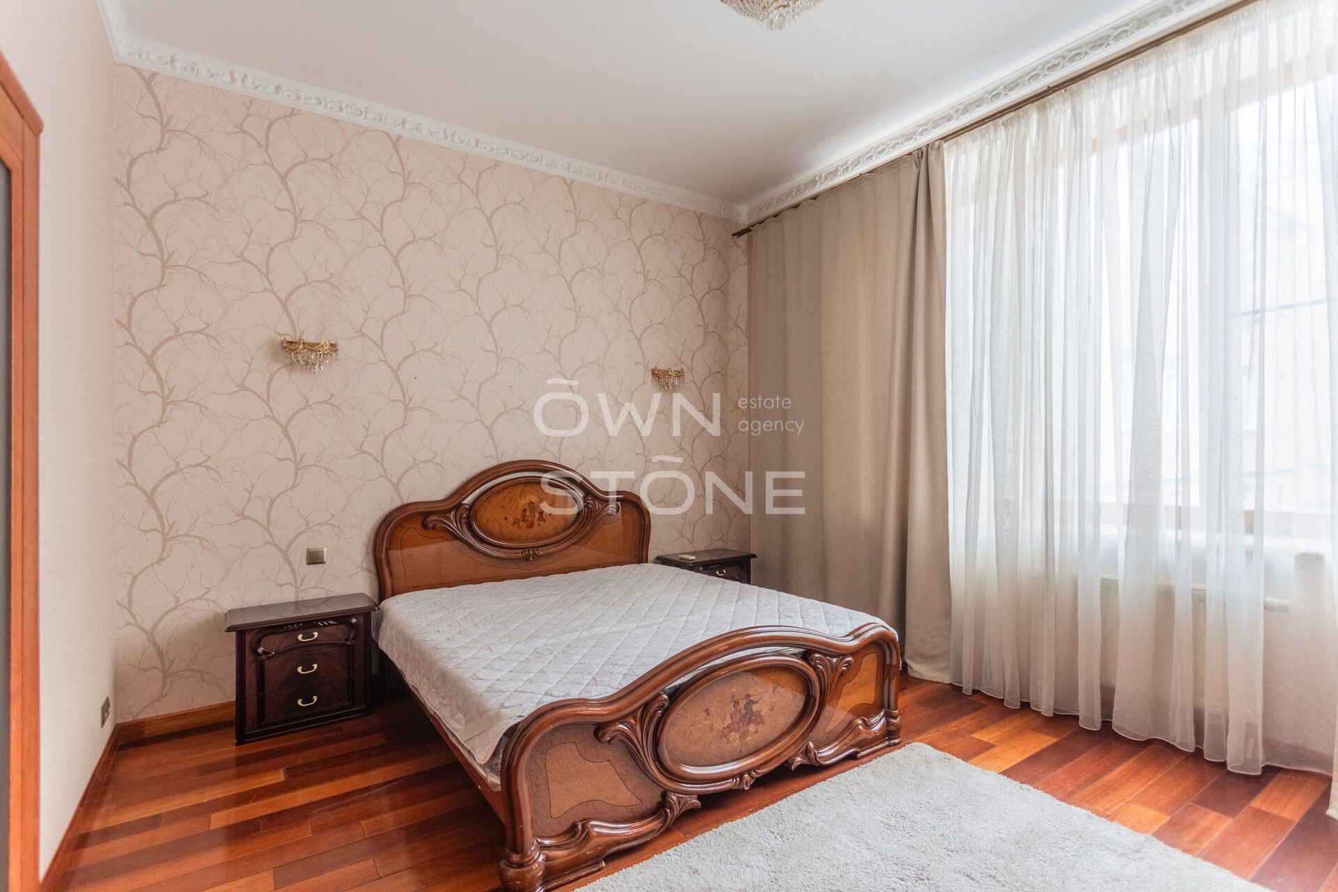 4-комнатная, 190 м² — 450 000 ₽