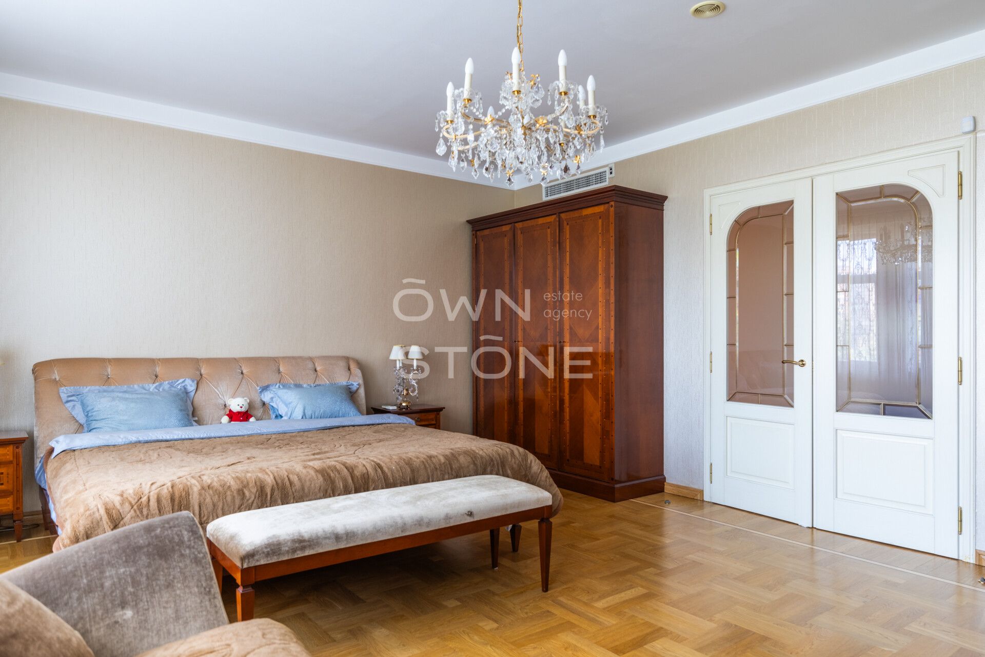 4-комнатная, 250 м² — 500 000 ₽