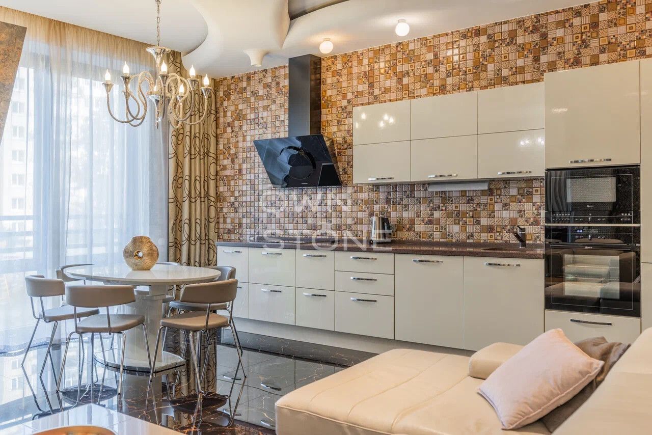 4-комнатная, 138 м² — 470 000 ₽