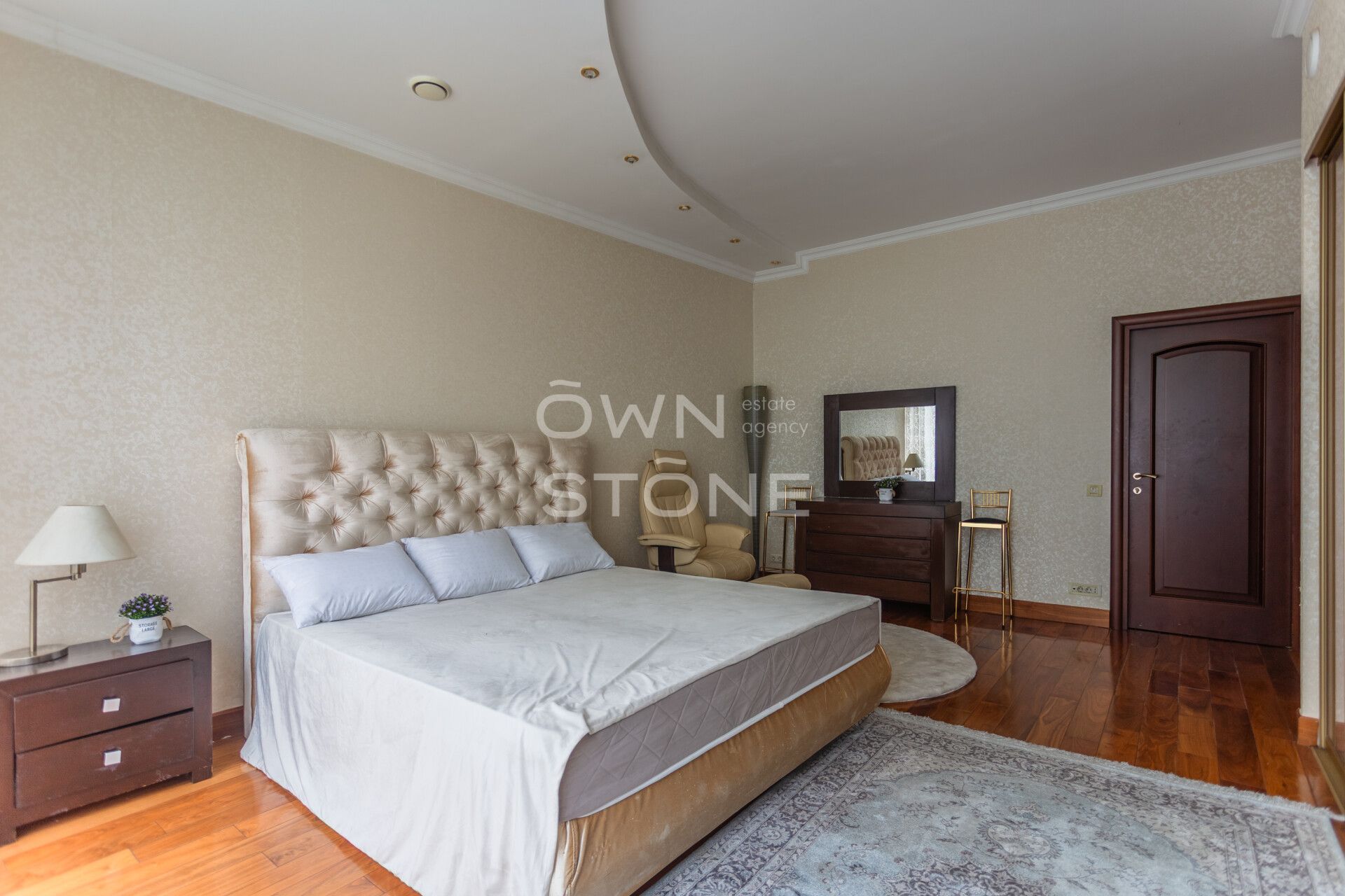 4-комнатная, 188 м² — 450 000 ₽