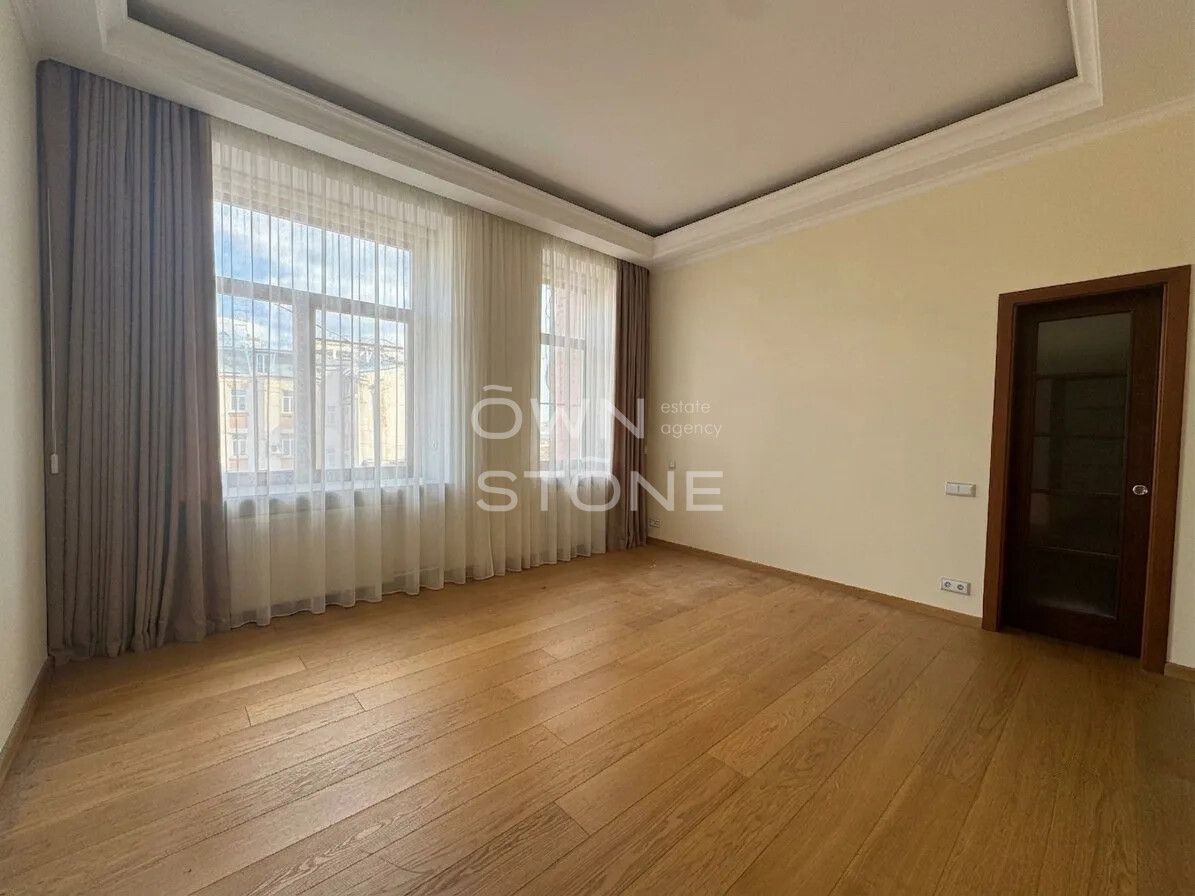 3-комнатная, 135 м² — 450 000 ₽