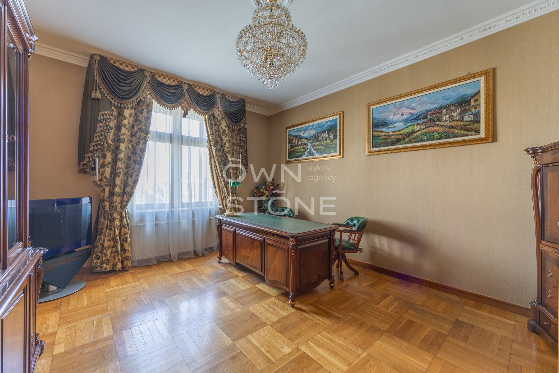 4-комнатная, 260 м² — 460 000 ₽