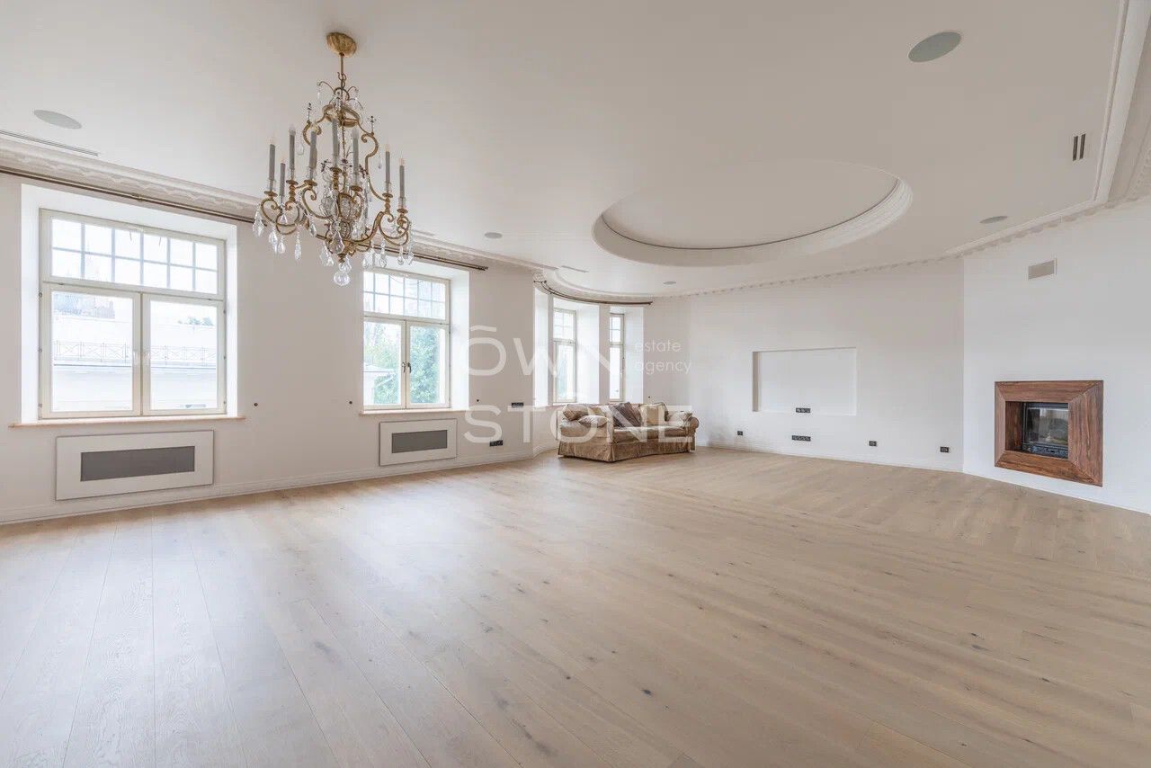 5-комнатная, 250 м² — 1 450 000 ₽