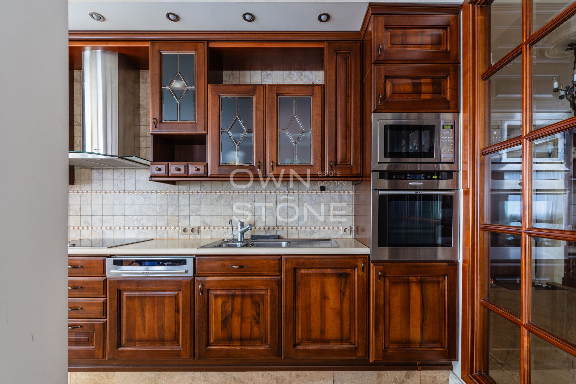 3-комнатная, 144 м² — 400 000 ₽