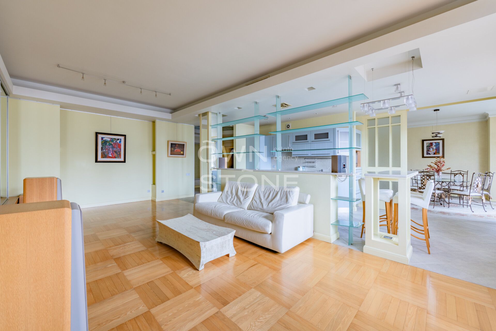 3-комнатная, 126 м² — 240 000 ₽