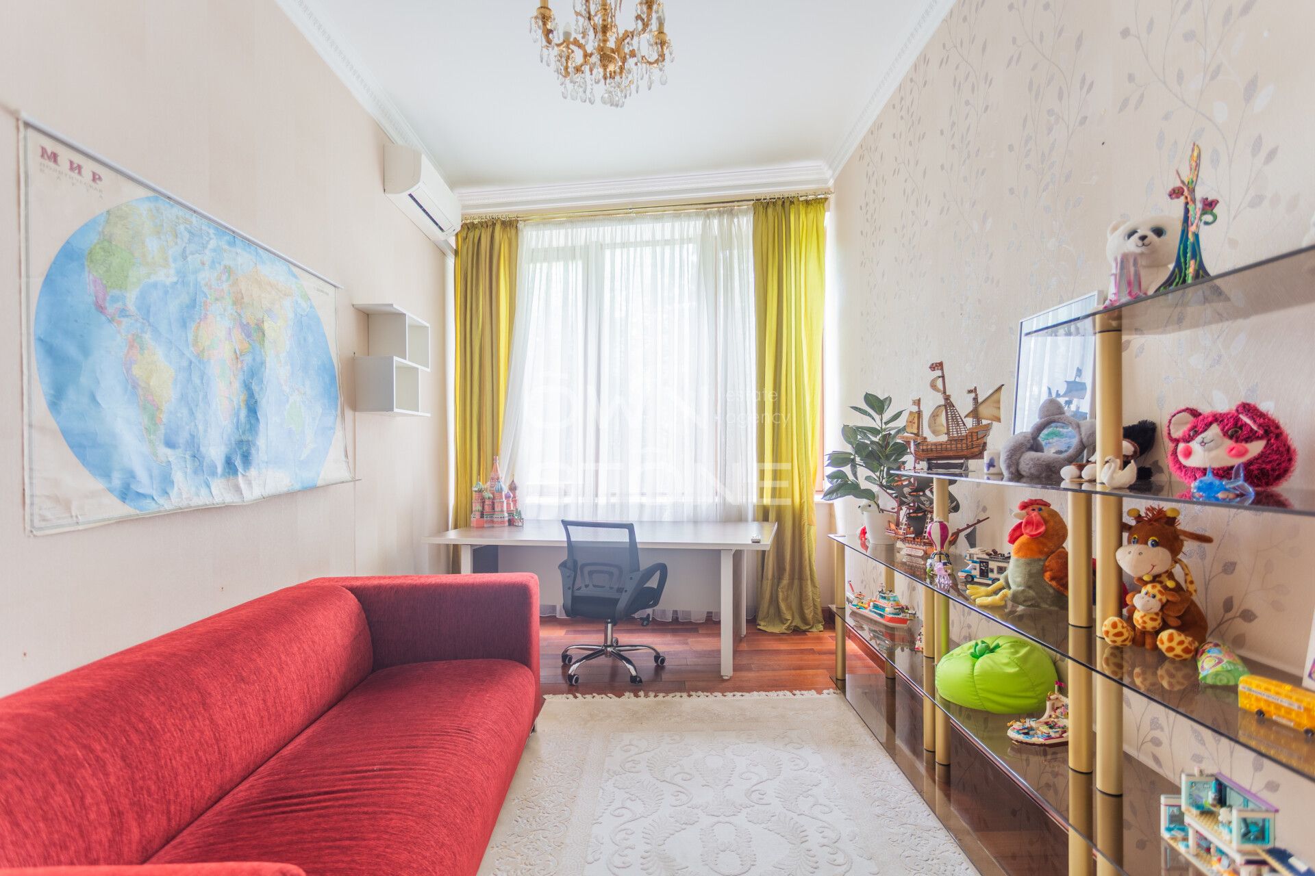 4-комнатная, 190 м² — 450 000 ₽