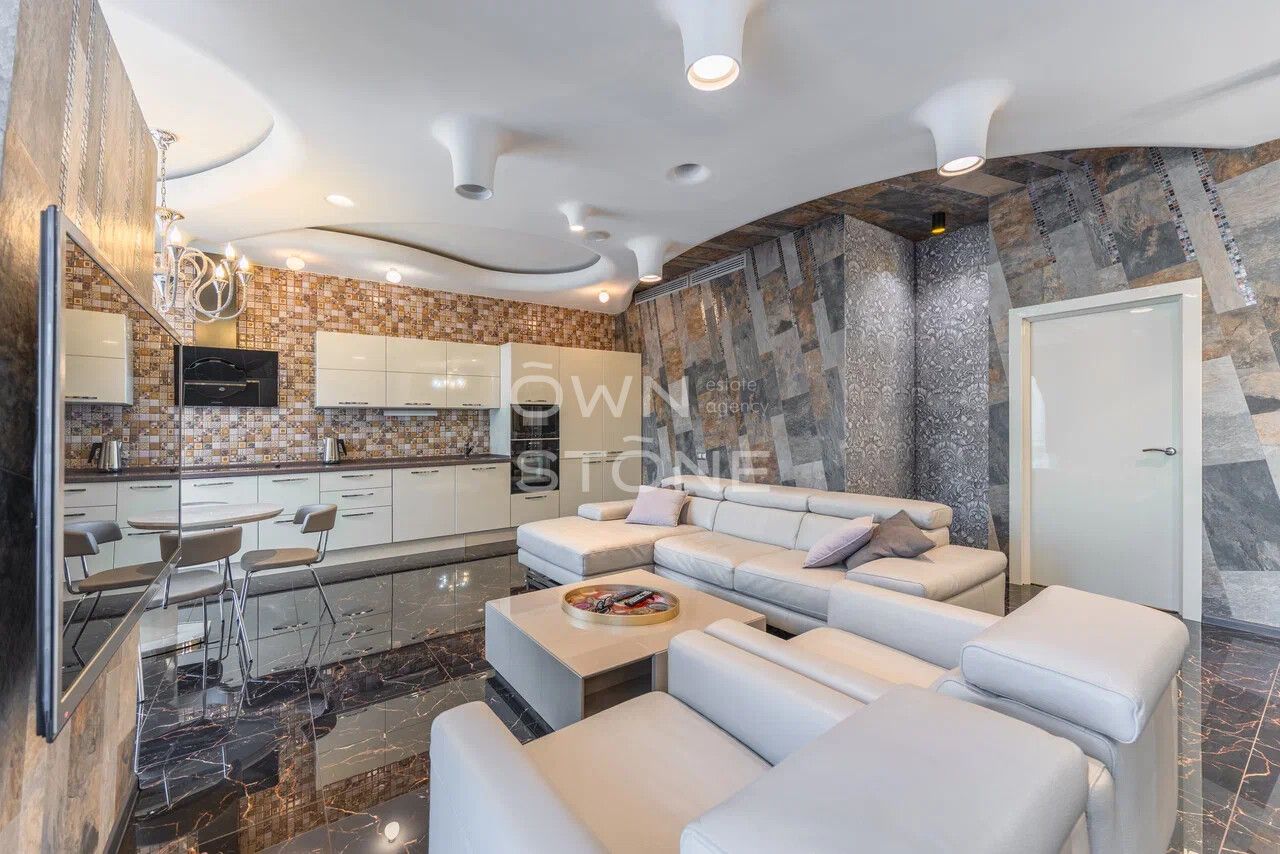 4-комнатная, 138 м² — 470 000 ₽