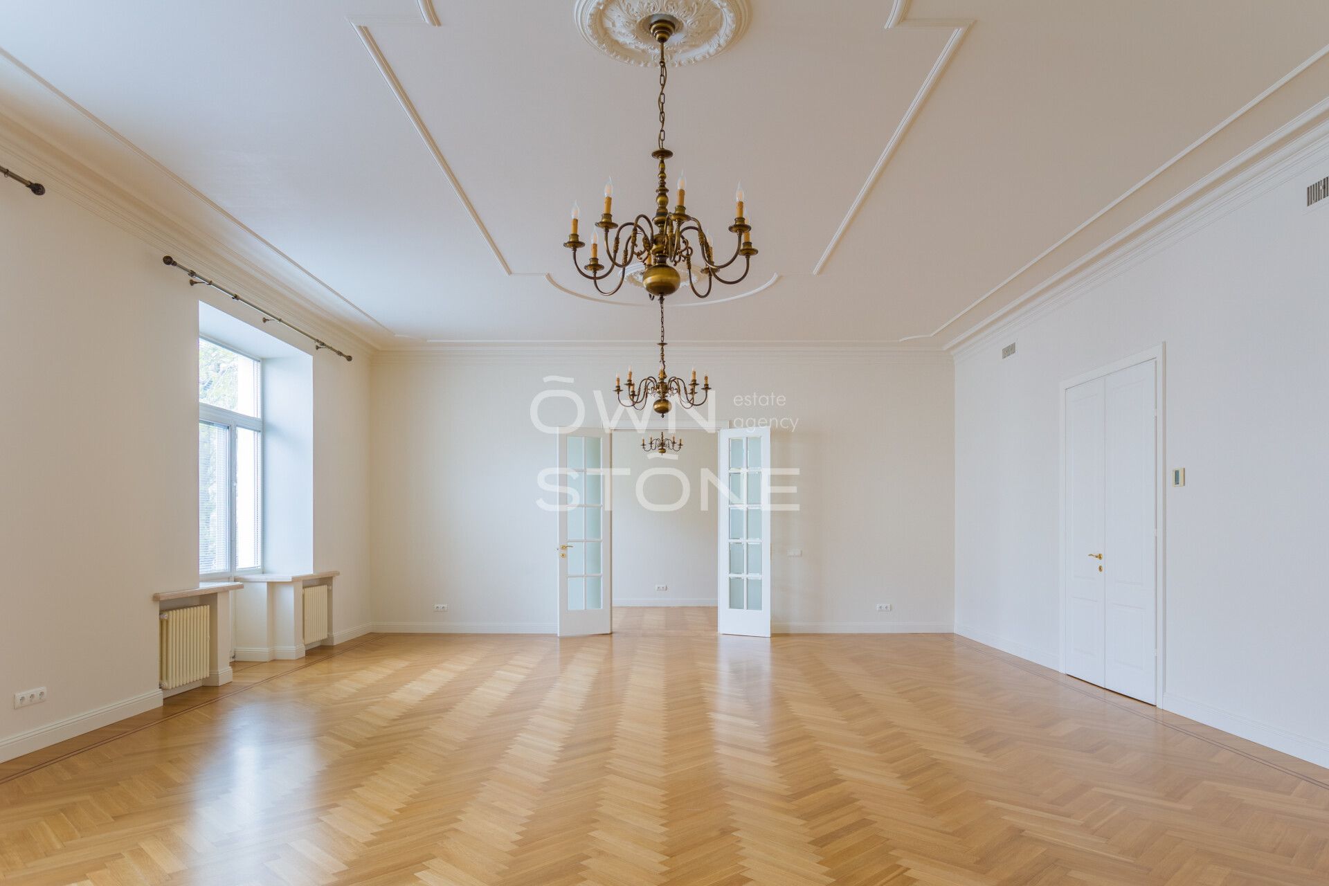 6-комнатная, 335 м² — 1 700 000 ₽