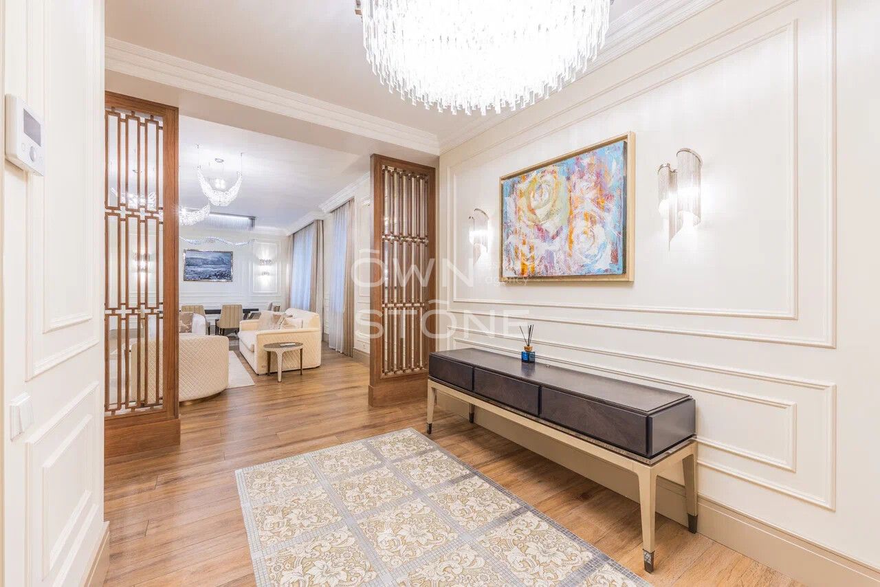 4-комнатная, 180 м² — 1 100 000 ₽