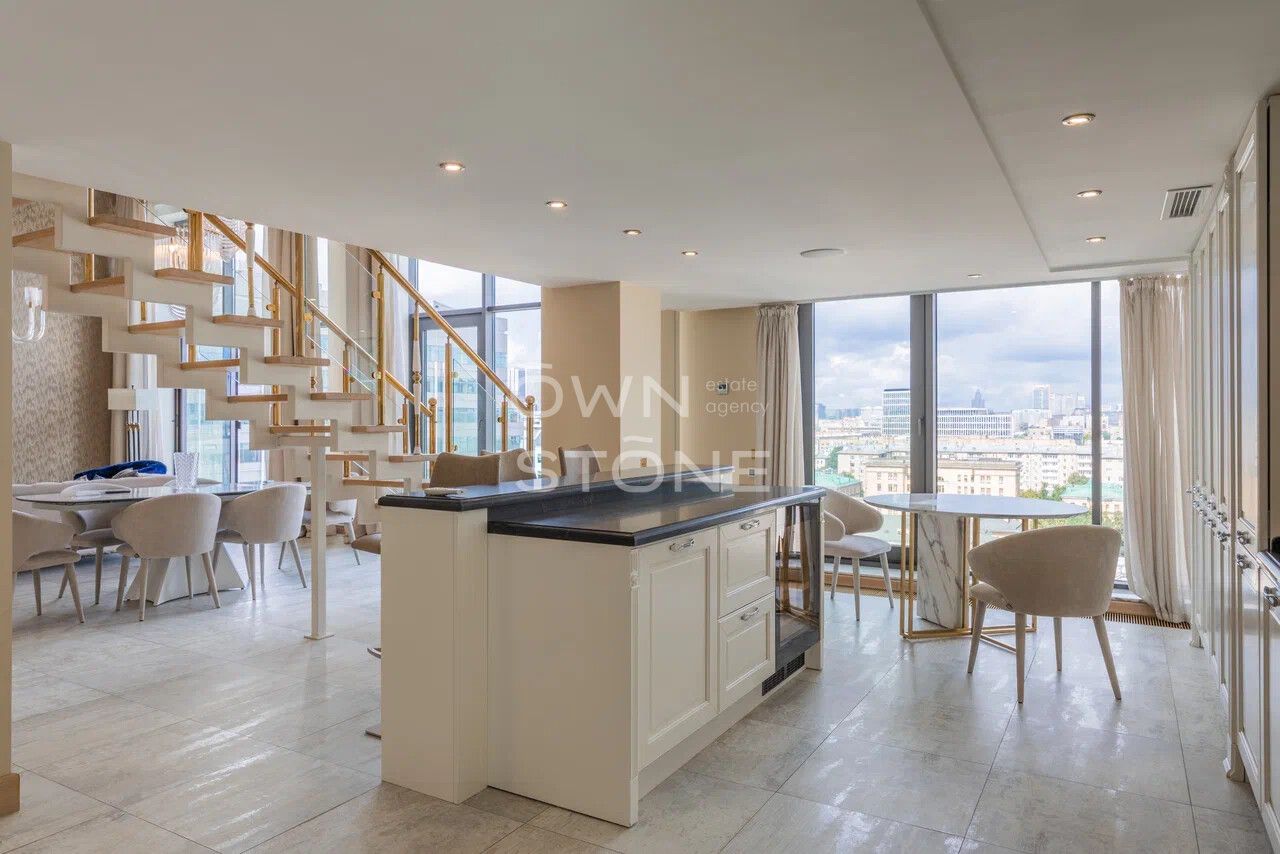 3-комнатная, 200 м² — 950 000 ₽