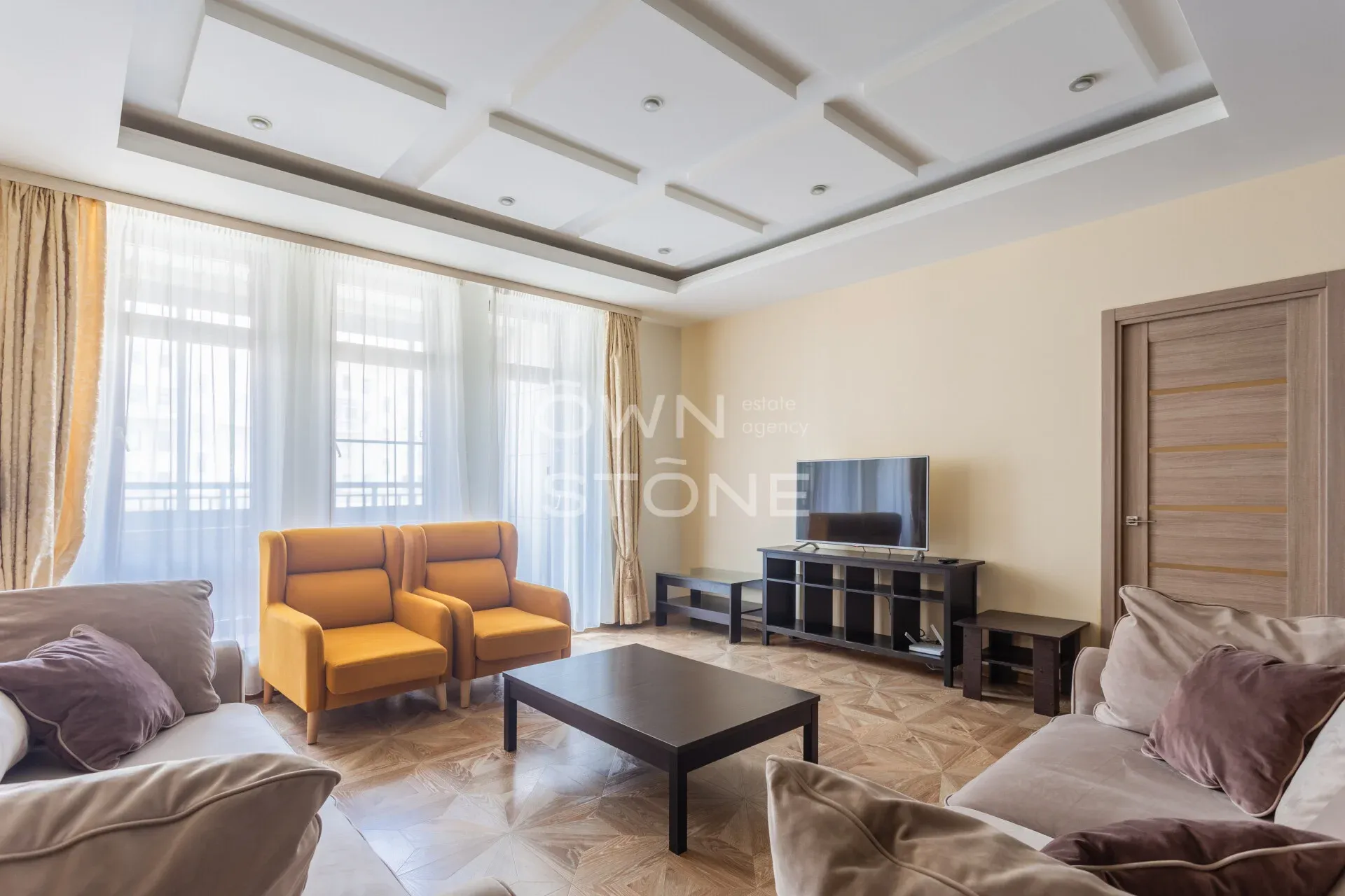 5-комнатная квартира (180 м²) с дизайнерским ремонтом