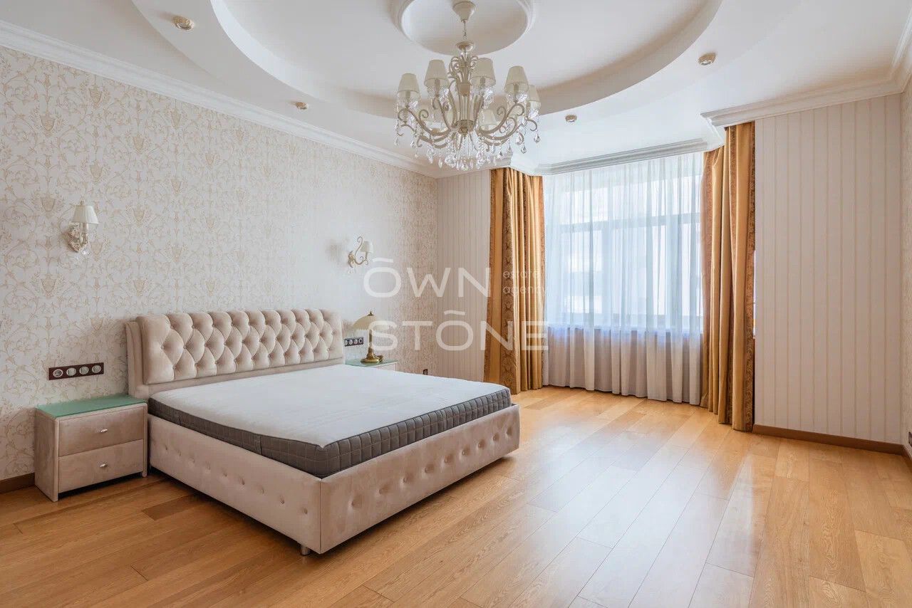 4-комнатная, 176 м² — 470 000 ₽