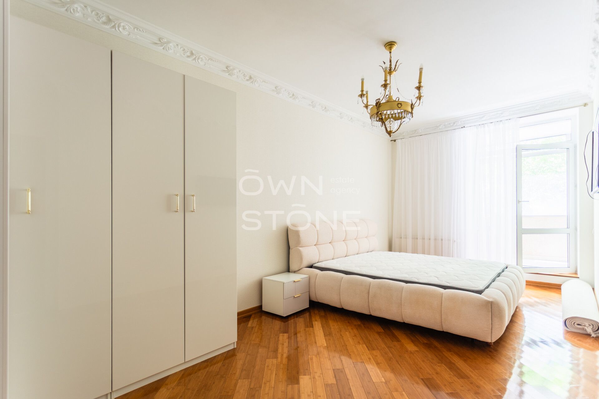 3-комнатная, 140 м² — 280 000 ₽