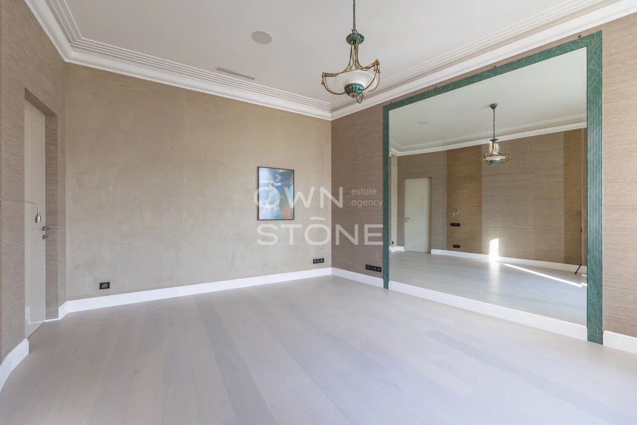 5-комнатная, 250 м² — 1 450 000 ₽